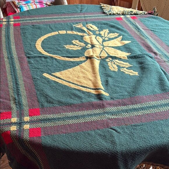 Festive Green and Gold Holiday Throw - Picture 1 of 6